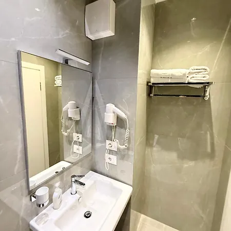 Dionis بيت ضيافة 2*