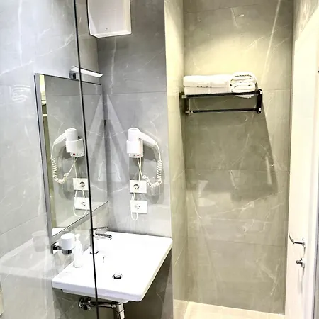 ゲストハウス Dionis ティラナ